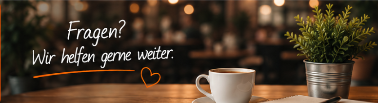 Gemütliche Szene mit Kaffeetasse und Pflanze