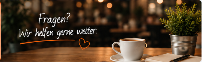 Gemütliche Szene mit Kaffeetasse und Pflanze; daneben steht: Fragen? Wir helfen gerne weiter.